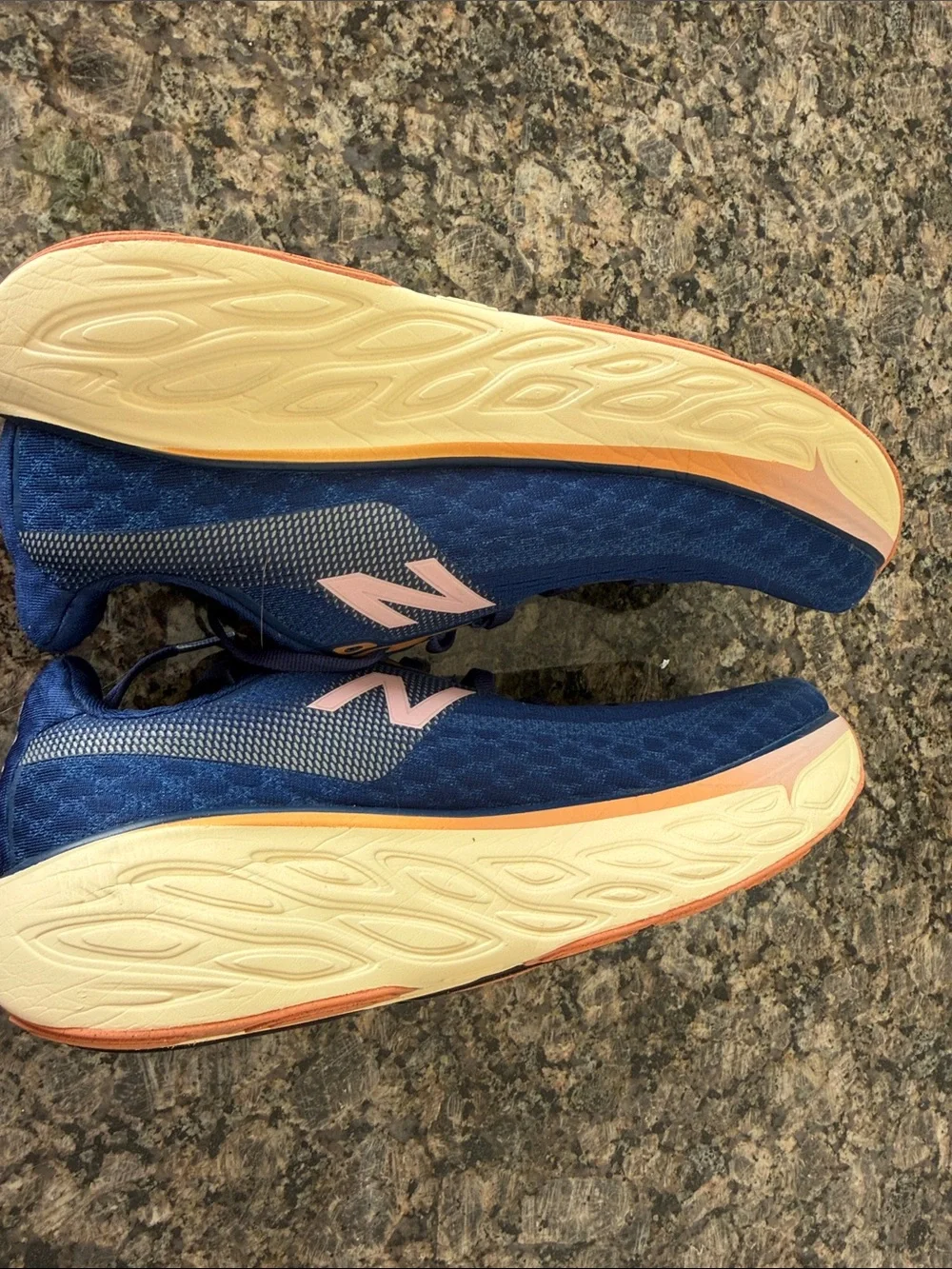 Womens GUC 8.5 new balance 1080v14